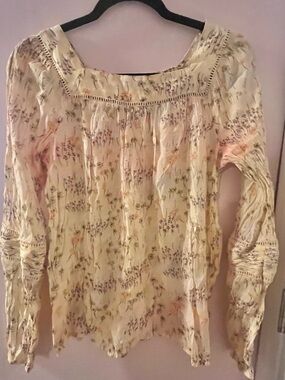 Lauren Conrad Top

• spring
• floral
• cottagecore